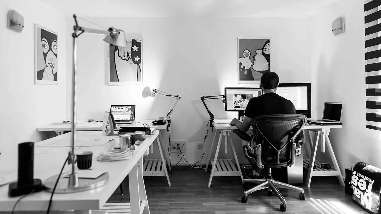 Home office em alta: como a pandemia impulsionou a demanda por casas com espaços para trabalho